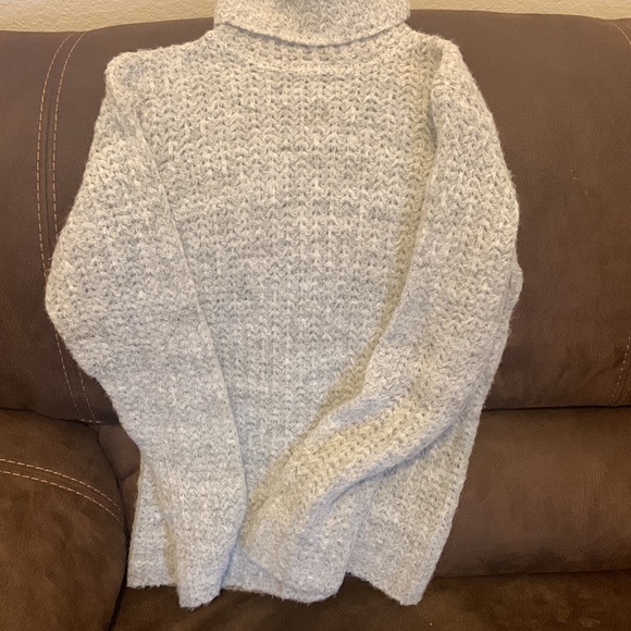 Calvin Klein so soft sweater - Picture 2 of 5